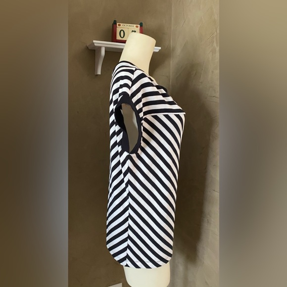 Gap Chevron Striped Sleeveless Sweater Top women’s size M - Picture 8 of 9